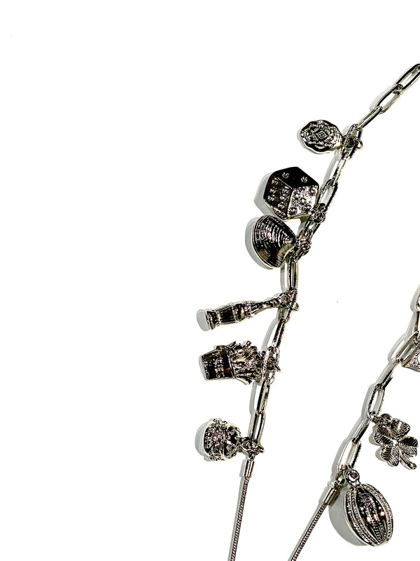 Metal motif loop tie