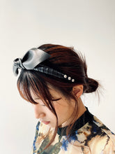 画像をギャラリービューアに読み込む, Leather wrapped headband
