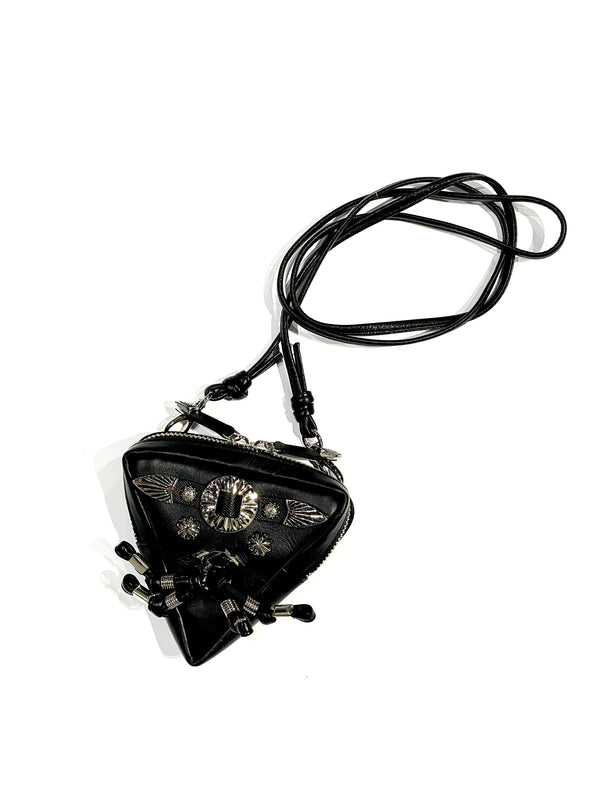 Triangle shoulder pouch