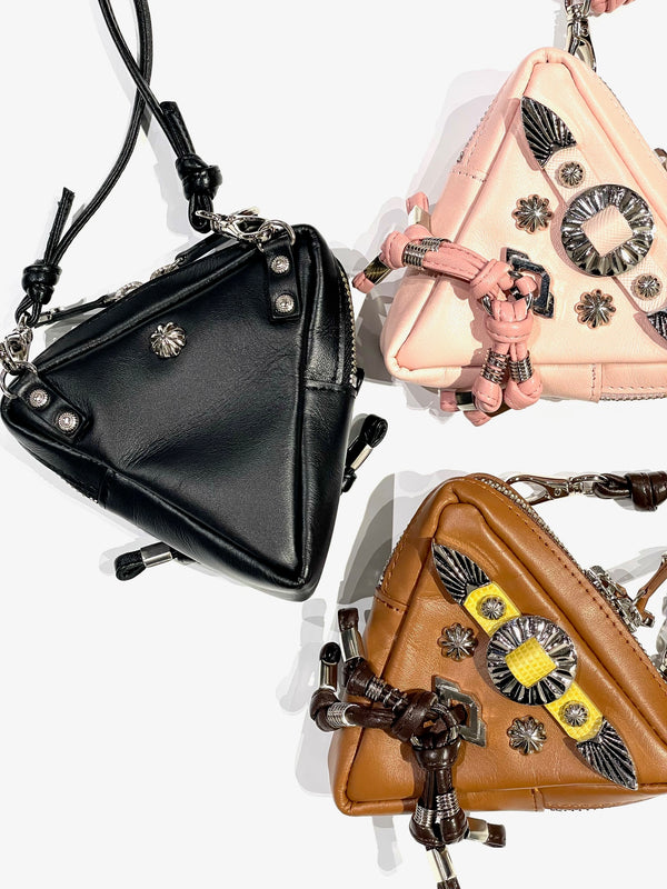 Triangle shoulder pouch