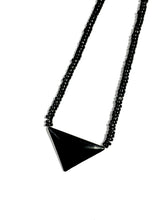 画像をギャラリービューアに読み込む, Triangle beads necklace
