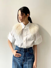 画像をギャラリービューアに読み込む, Cotton S/S shirt with feather
