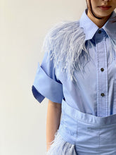 画像をギャラリービューアに読み込む, Cotton S/S shirt with feather
