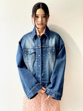 画像をギャラリービューアに読み込む, Denim jacket
