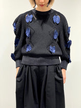 画像をギャラリービューアに読み込む, Motif knit pullover 1
