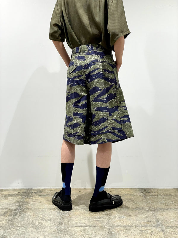 Camouflage short pants