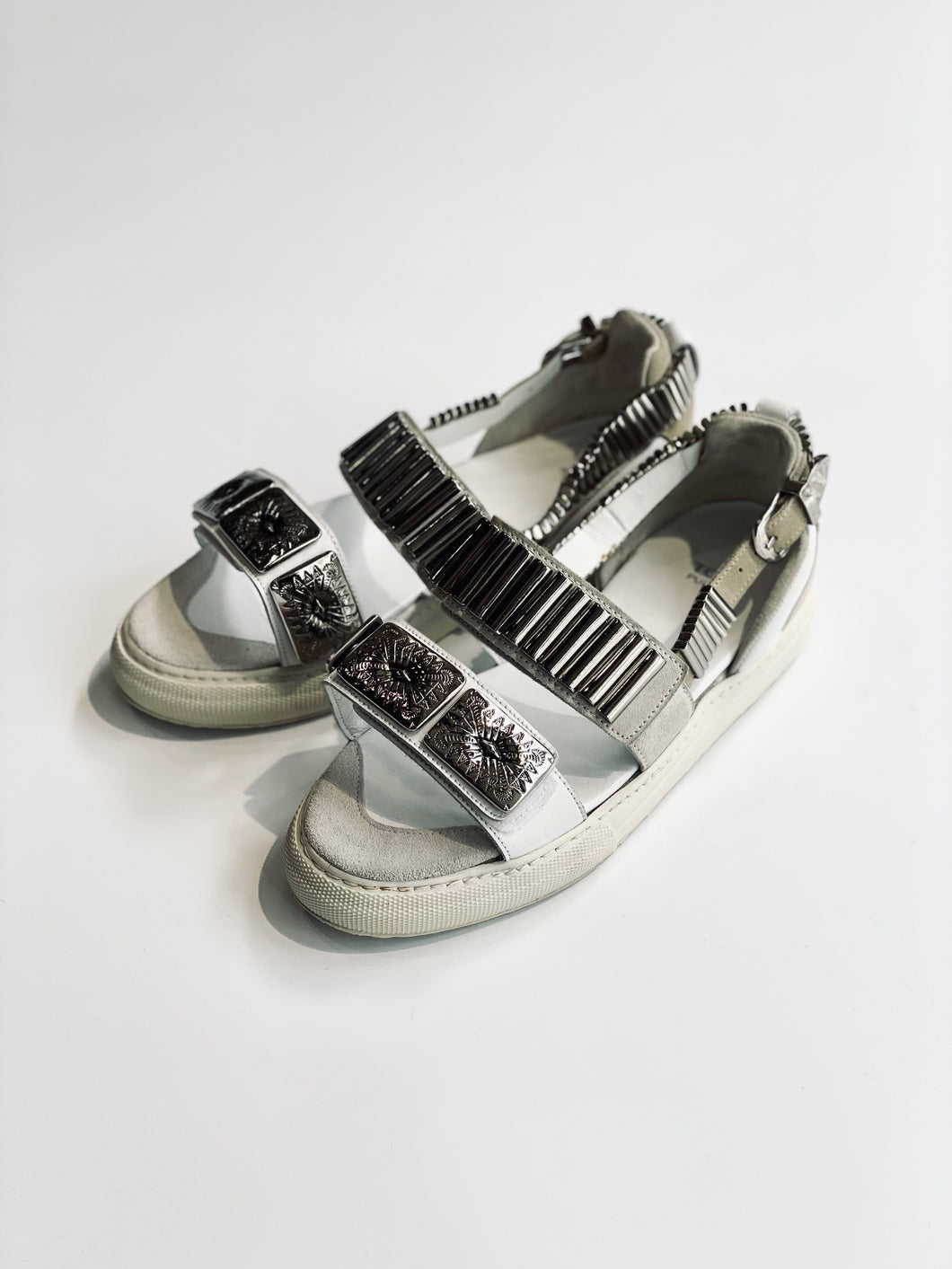 Metal sneaker sandal（MENS）