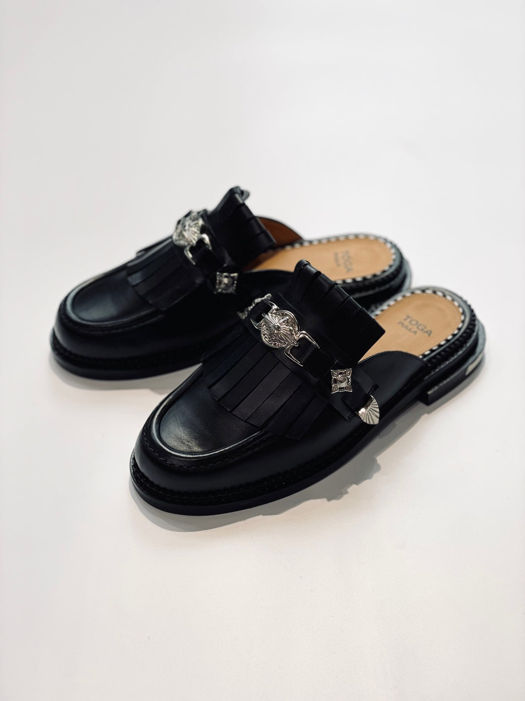 Kiltie loafer mule（WOMENS）